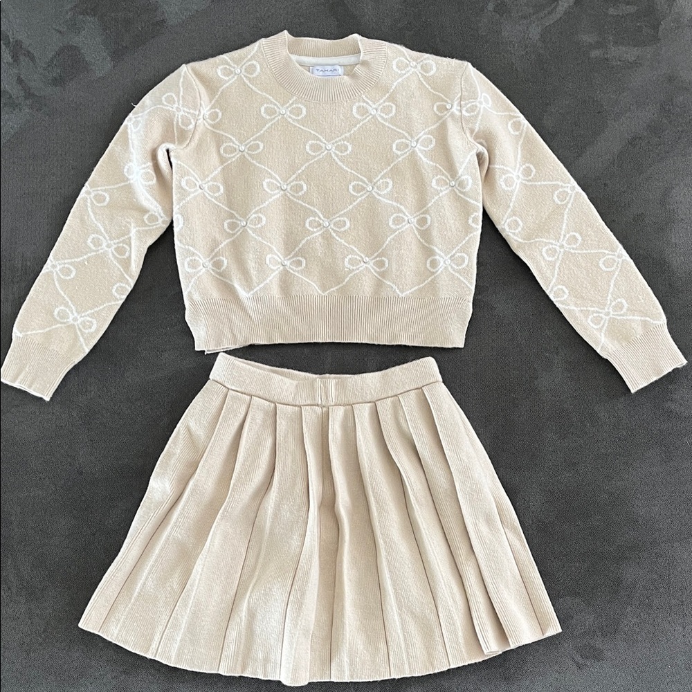 Tahari Beige Knit Sweater with White Bow Pattern